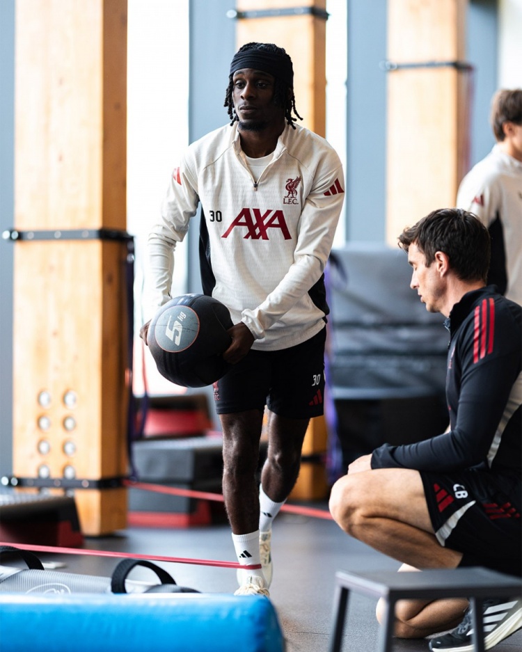 开云体育APP-复出在即！利物浦社媒晒弗林篷恢复训练照，此前球员诊断腿筋受伤