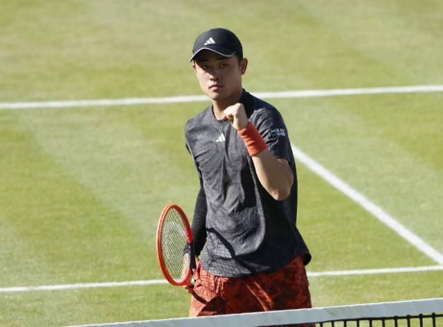 kaiyun-把世界第七逼入决胜盘 吴易昺的草地表现又进步了