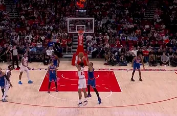 开云体育入口-史密斯顶着唐斯三分再中，火箭三分32投14中&amp;amp;命中率43.8%