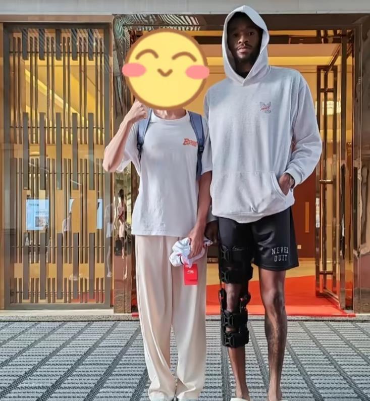 开云体育官网-季后赛还未开始，萨林杰已经找好下家；萨姆纳膝盖伤势严重